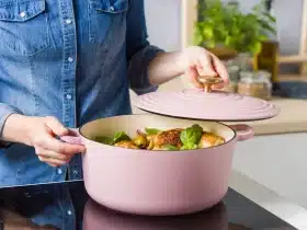 BK Bourgogne gietijzeren braadpan 24cm roze - Afbeelding 3